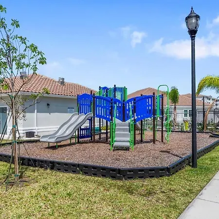 Apartamento Contemporary Haven With Modern Amenities